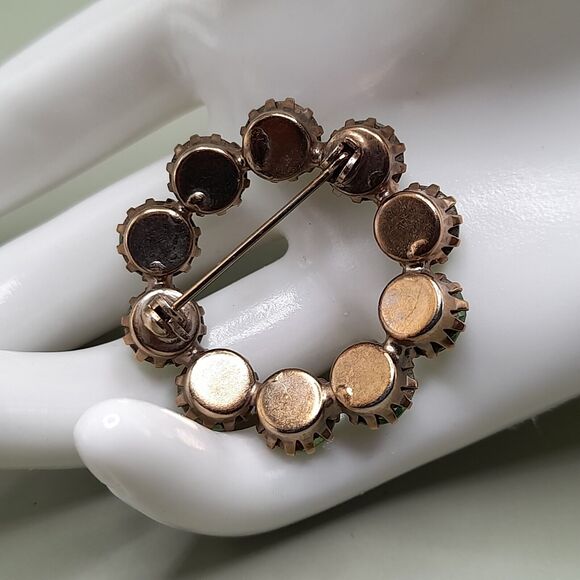 Vintage Peridot Green Circle Brooch Prong Set Rhinestones, Uranium Glass, 1 1/2" - Picture 4 of 10